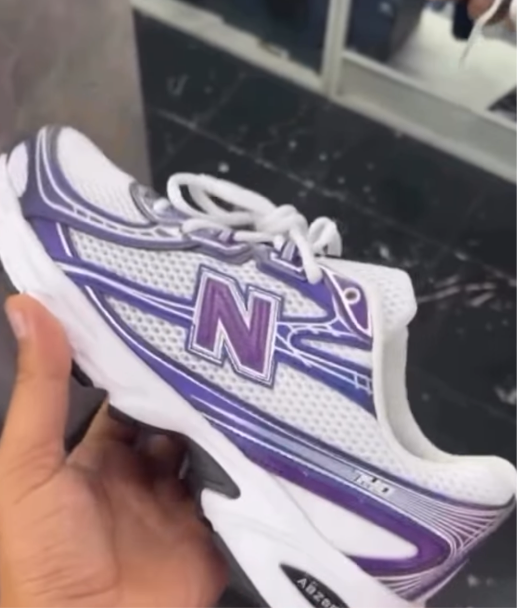 NEW BALANCE 740