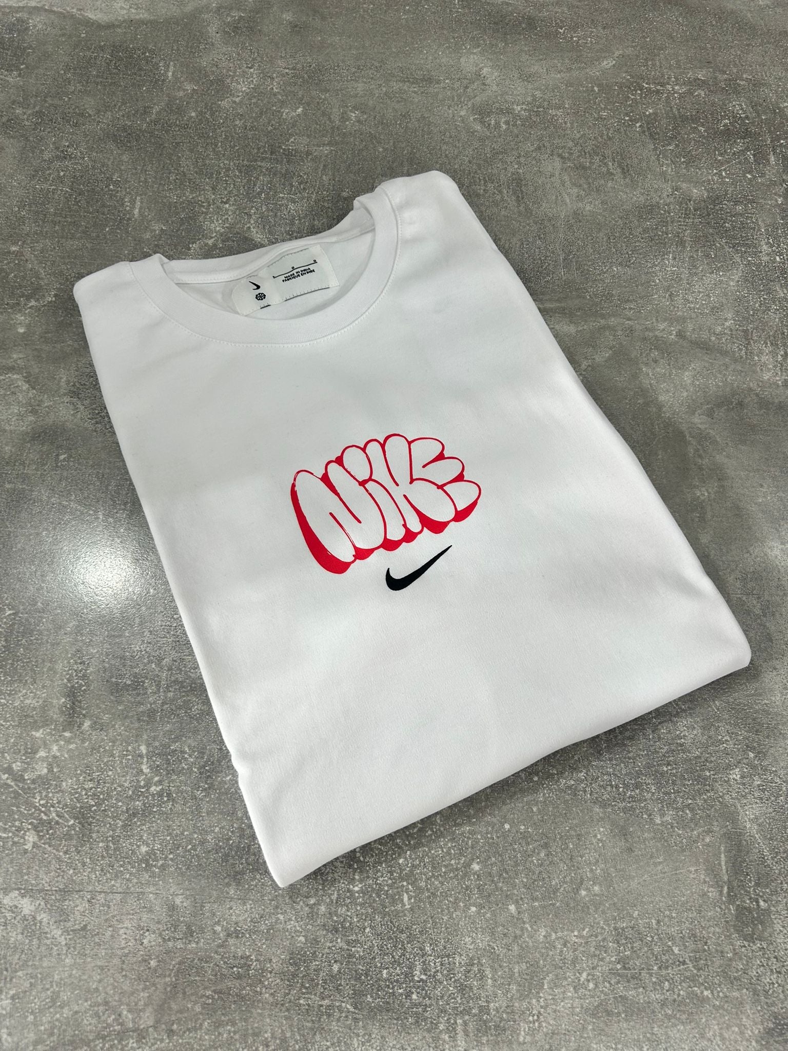 NIKE