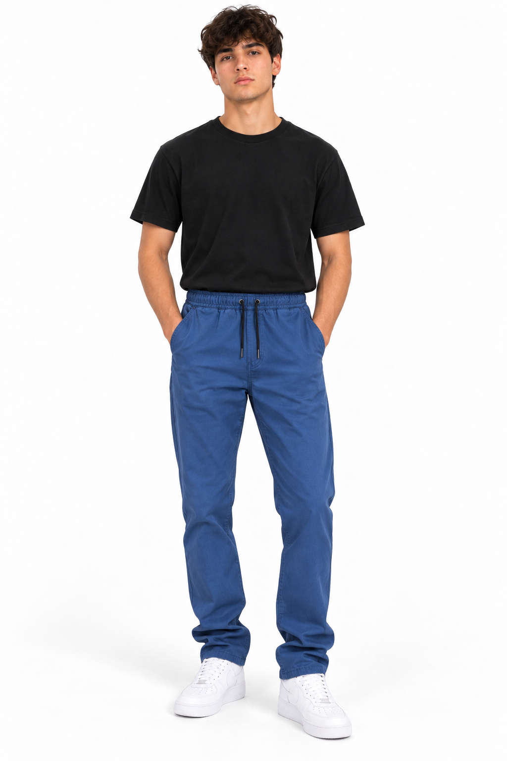Pantaloni ALTD con coulisse indossato sul modello