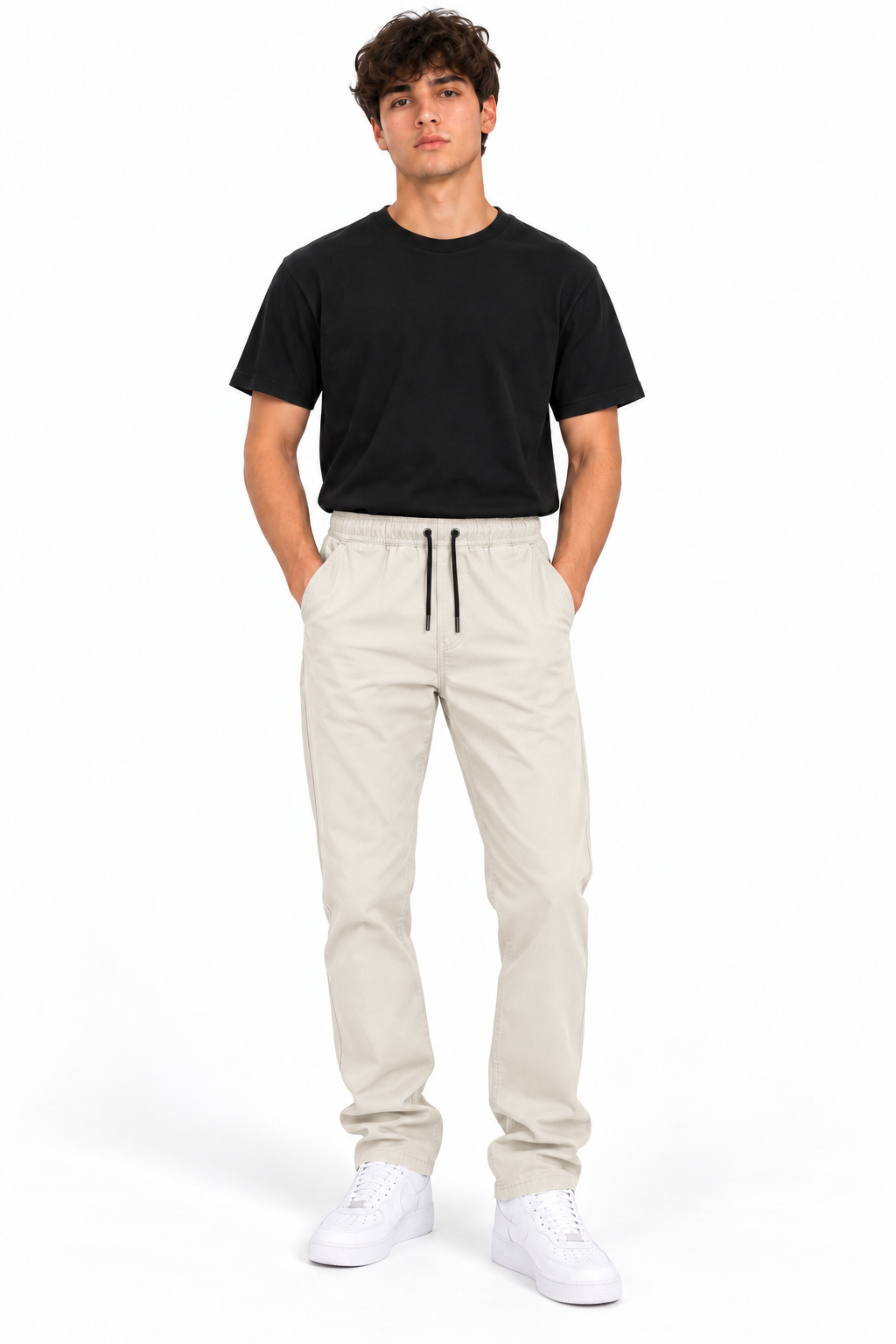 Pantaloni ALTD panna indossati sul modello