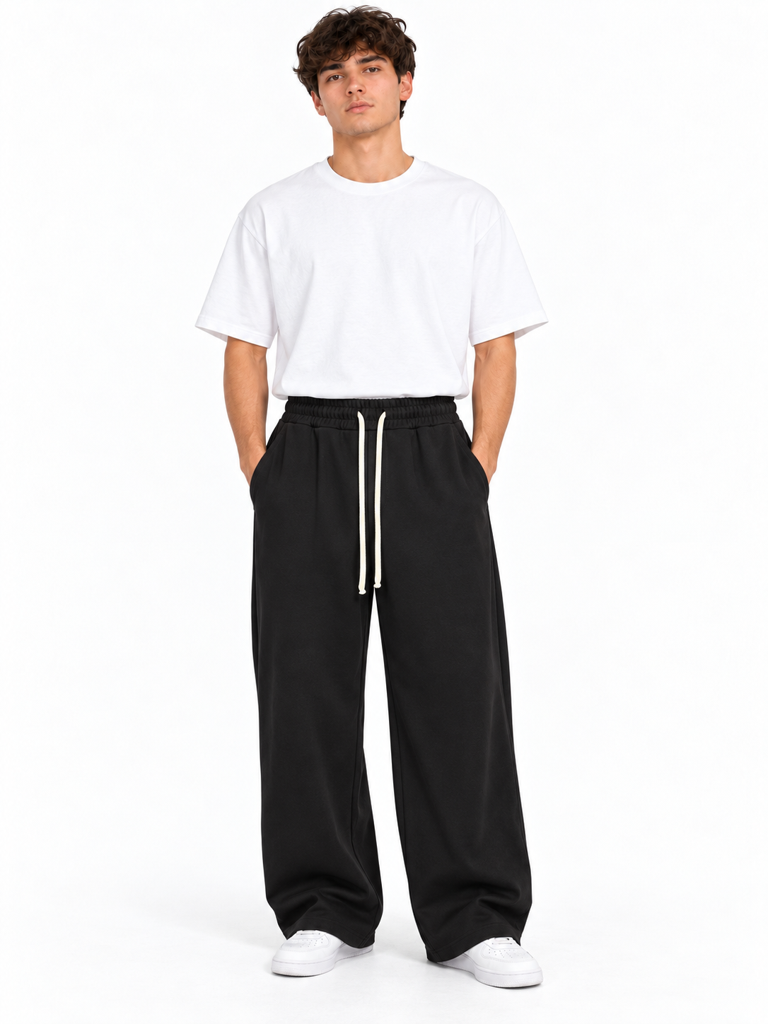 Pantalone Archivio nero oversize indossato sul modello