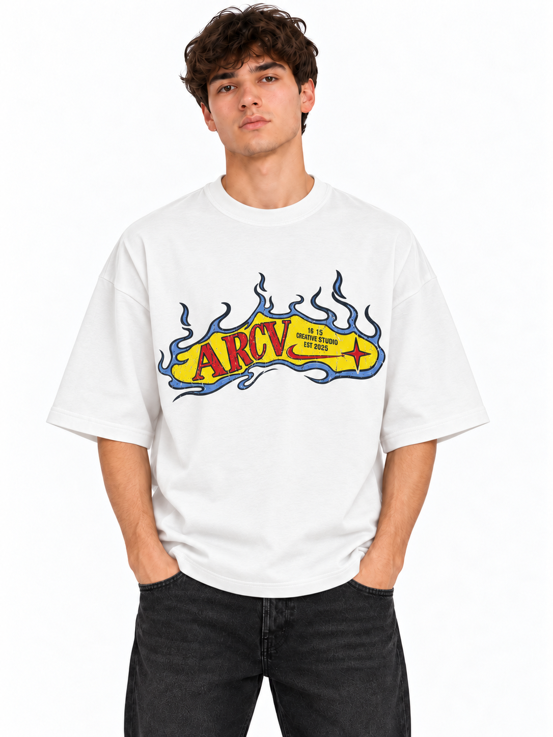 T-shirt Archivio ARCV Bianca oversize indossata