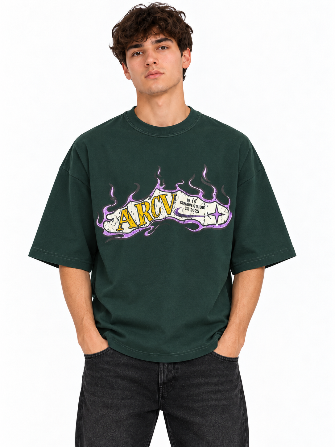 T-shirt Archivio ARCV Verde oversize indossata