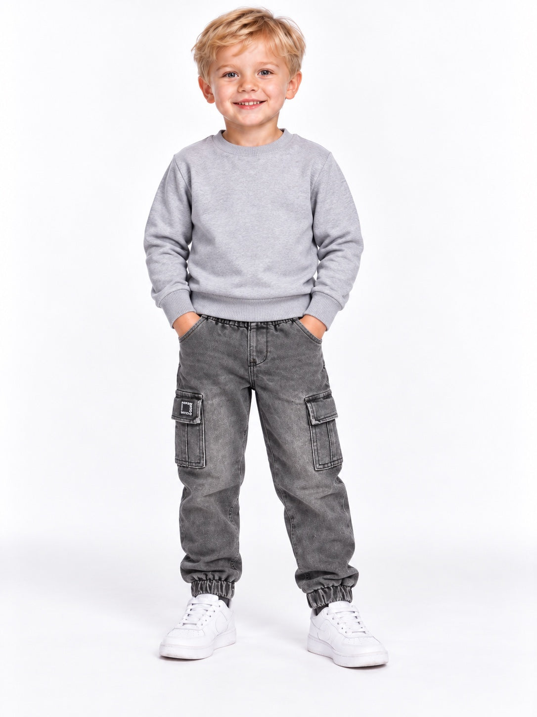 Pantalone cargo bambino Aspen Polo Club grigio indossato
