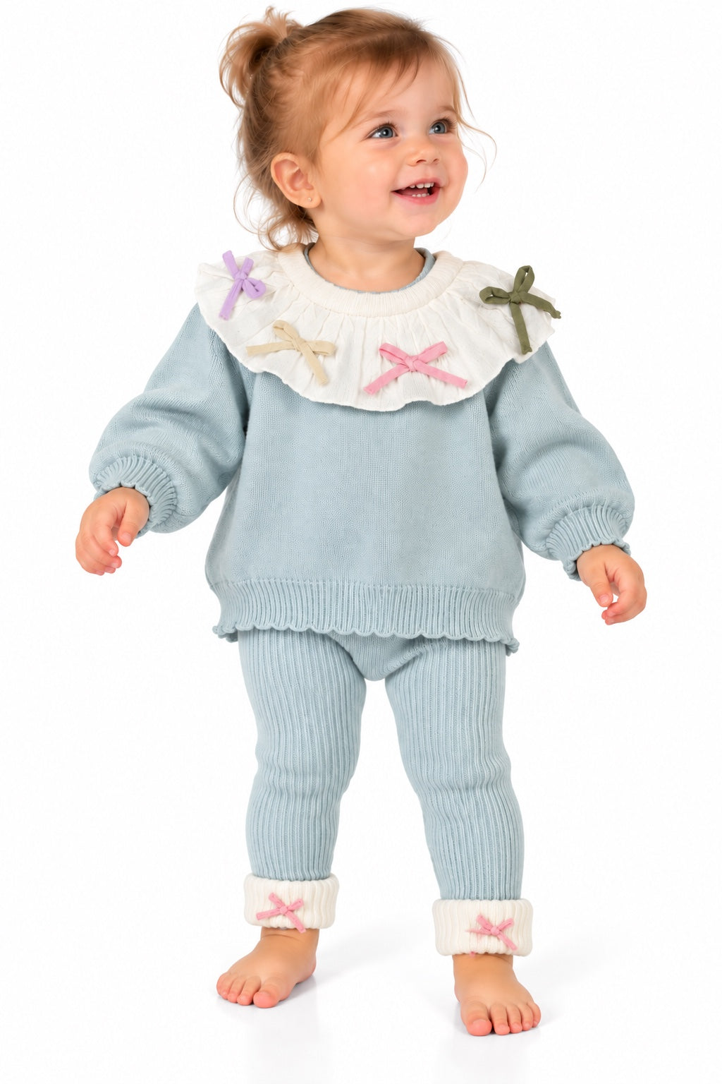 Completo bambina Linea Marùi in maglia azzurra con colletto panna e fiocchi colorati