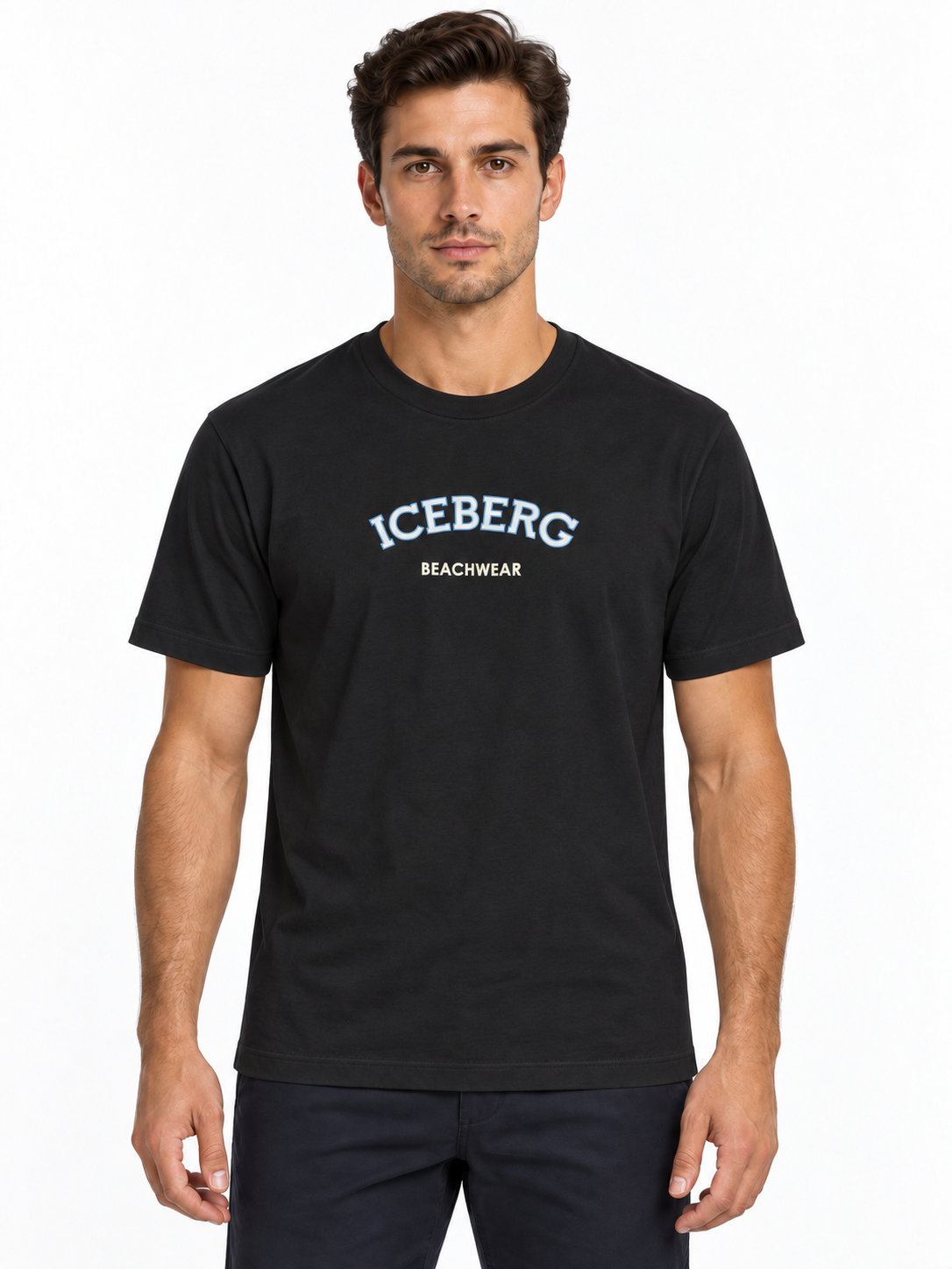 T-shirt Iceberg Beachwear nera sul modello Wonder Store