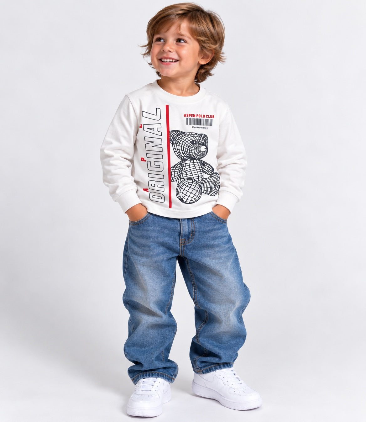 Maglia bambino Aspen Polo Club bianca con orsetto Original indossata