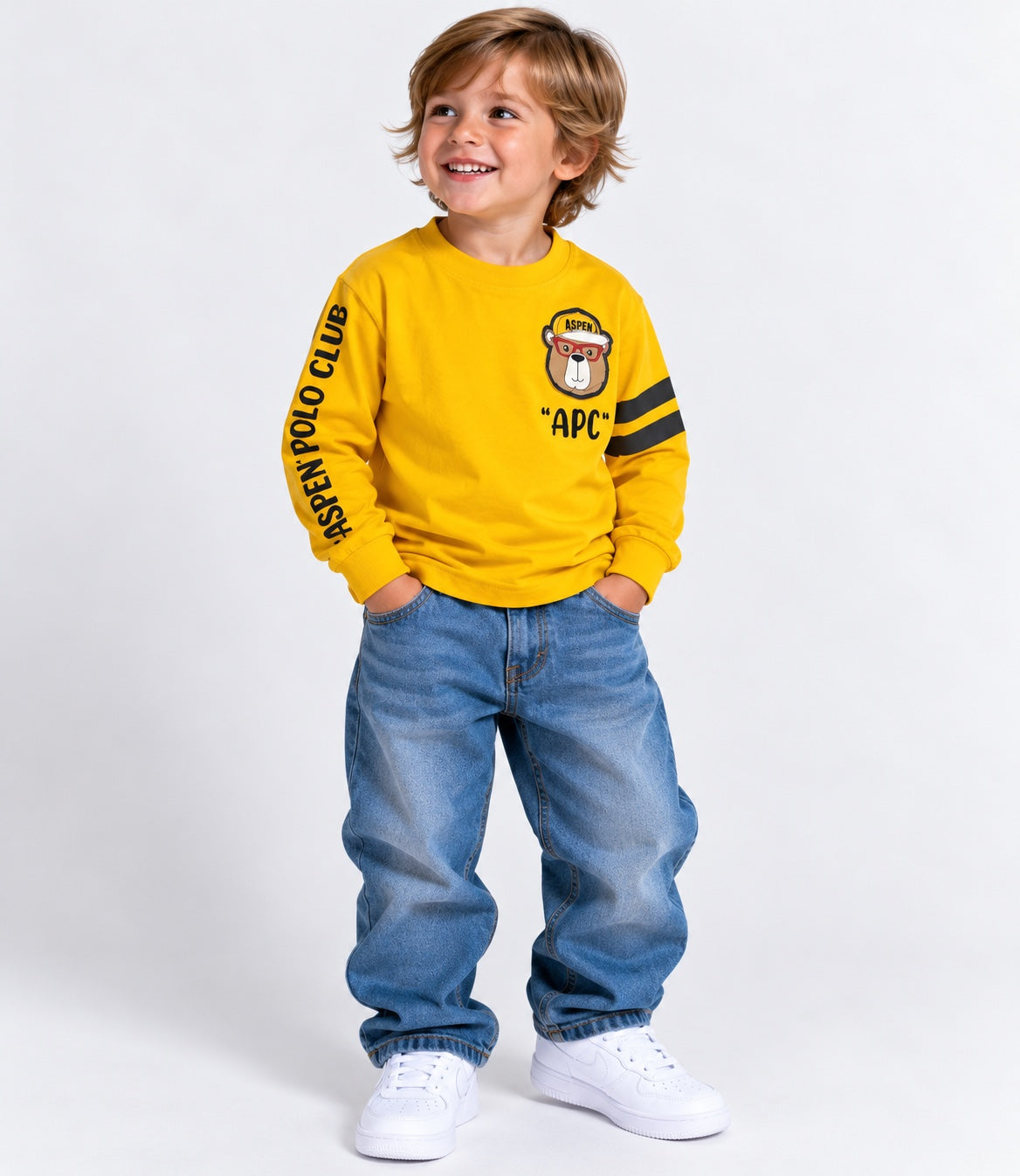 Maglia bambino Aspen Polo Club gialla con orsetto APC indossata