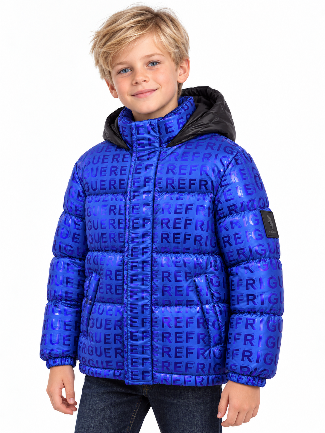 Giubbino Refrigue bambino blu logato indossato