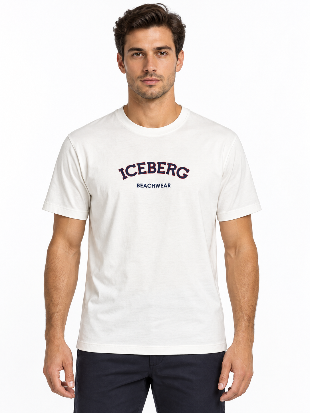 T-shirt Iceberg Beachwear bianca indossata da un modello