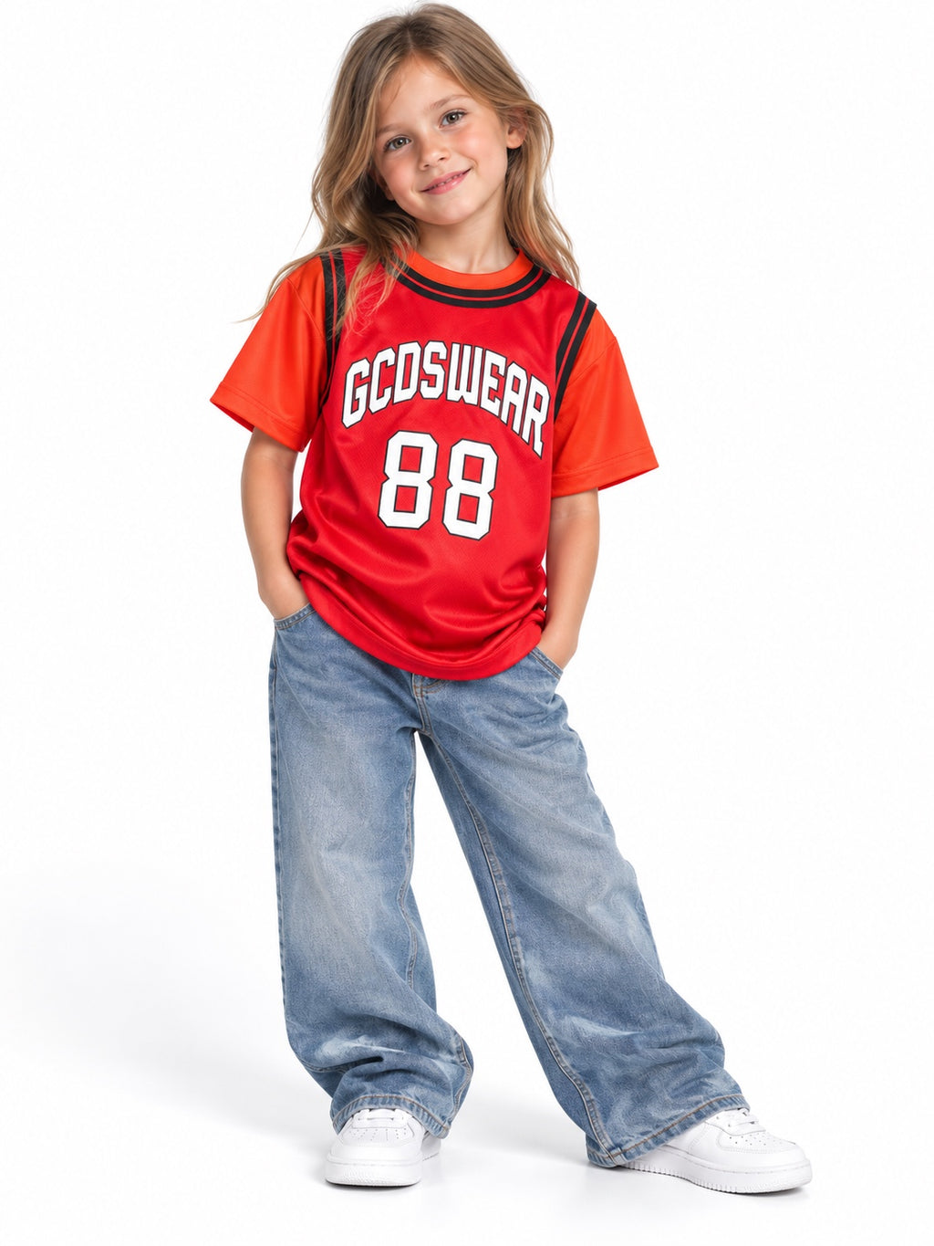 T-shirt GCDS Kids rossa e arancione GCDSWEAR 88 indossata, davanti