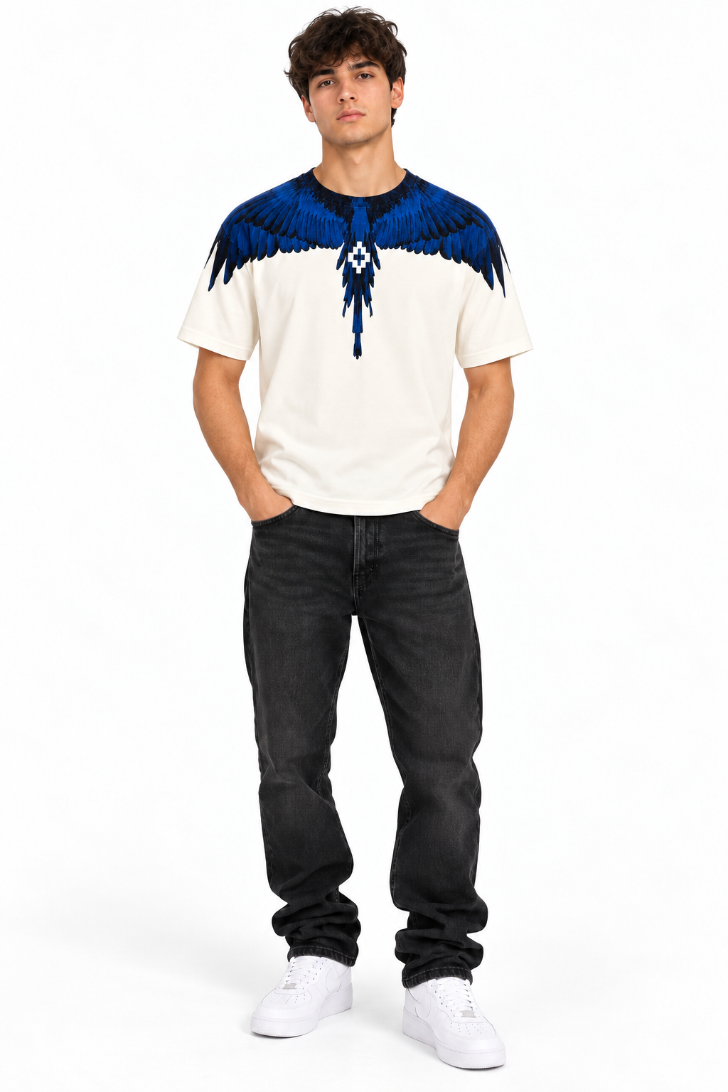 County of Milan – T-shirt uomo bianca piume blu indossata sul modello