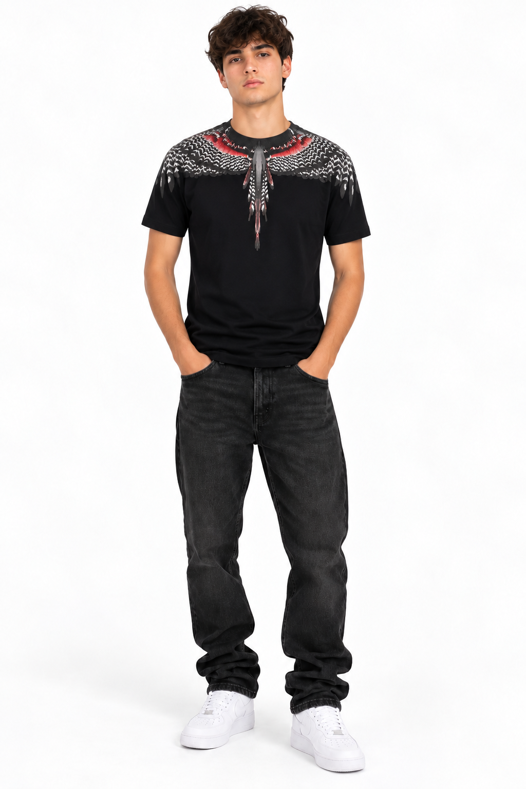 County of Milan – T-shirt uomo nera stampa piume indossata sul modello